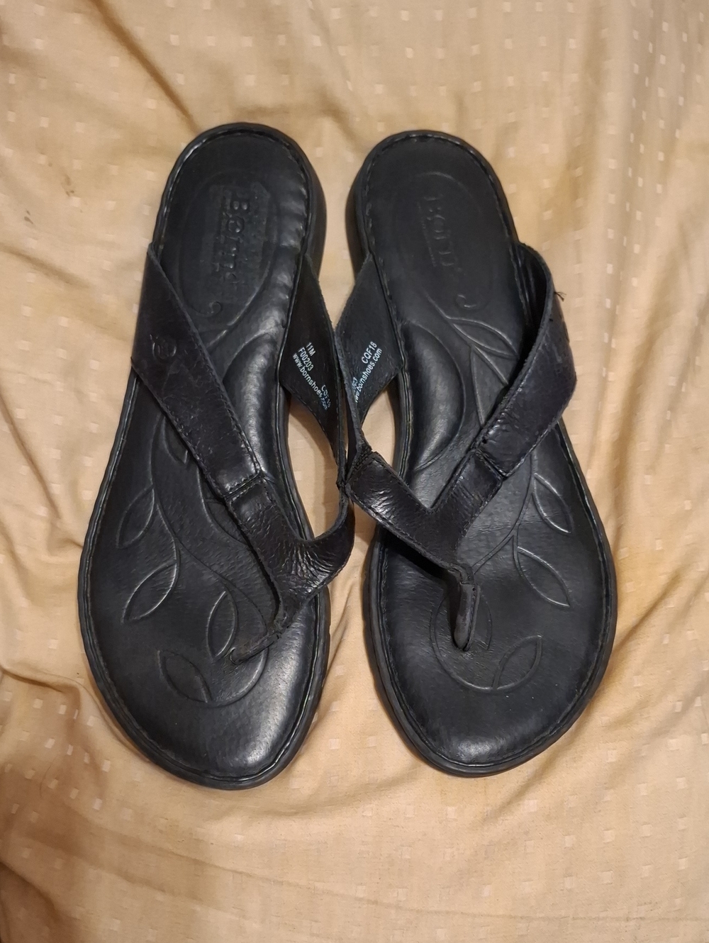 Born Black Leather Thong Sandals Sz 11